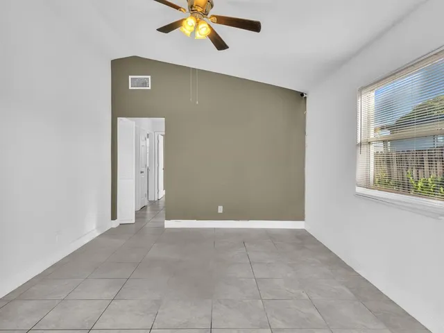 $2,300 | 525 Northwest 10th Avenue, Boynton Beach, FL 33435