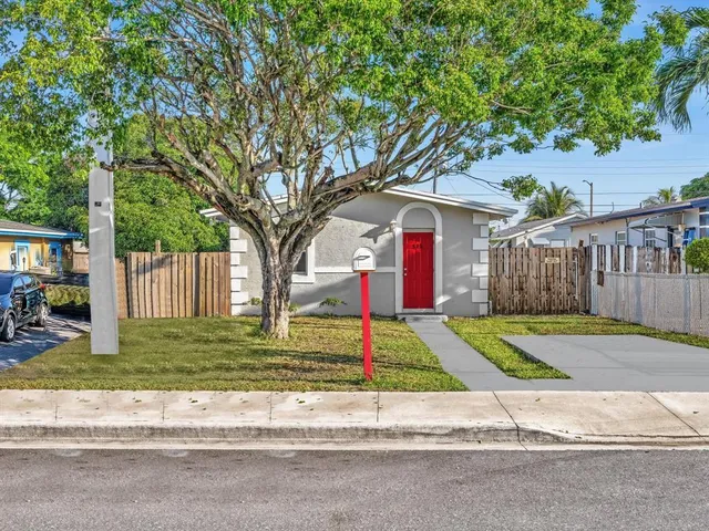 $2,300 | 525 Northwest 10th Avenue, Boynton Beach, FL 33435
