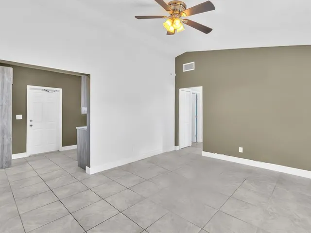 $2,300 | 525 Northwest 10th Avenue, Boynton Beach, FL 33435