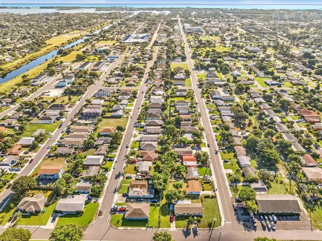 $2,300 | 525 Northwest 10th Avenue, Boynton Beach, FL 33435