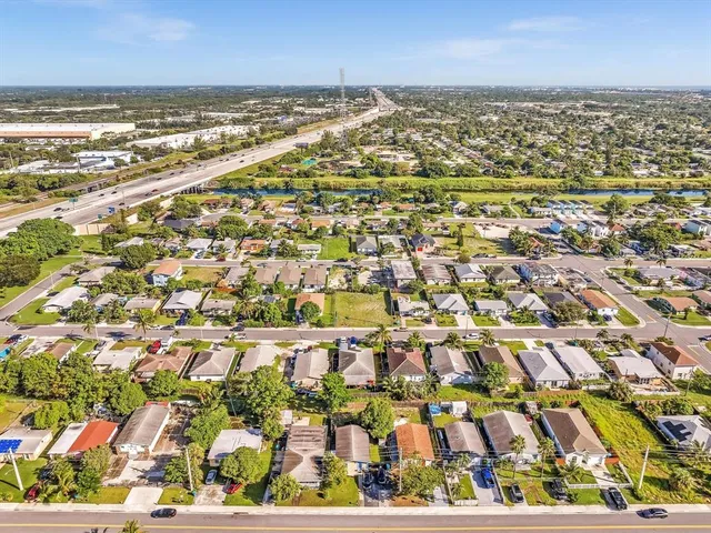 $2,300 | 525 Northwest 10th Avenue, Boynton Beach, FL 33435