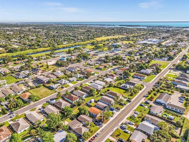 $2,300 | 525 Northwest 10th Avenue, Boynton Beach, FL 33435