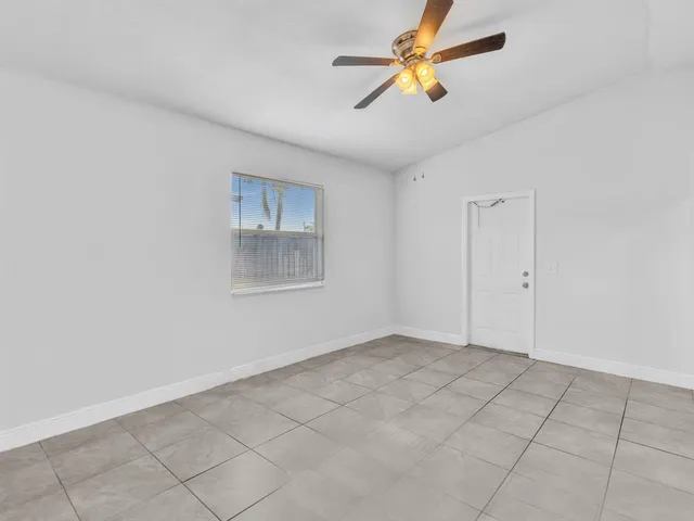 $2,300 | 525 Northwest 10th Avenue, Boynton Beach, FL 33435