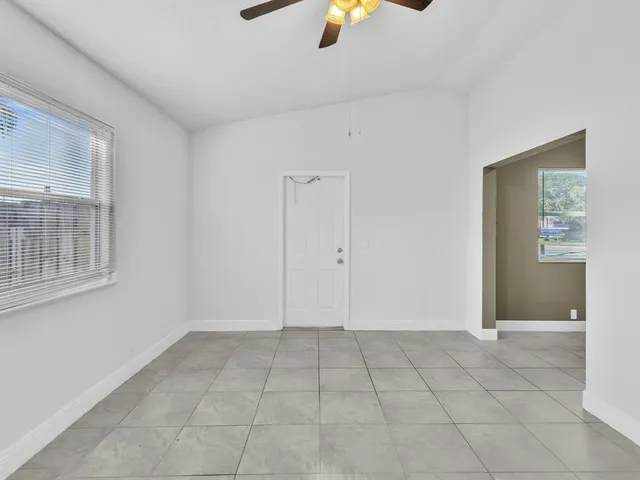 $2,300 | 525 Northwest 10th Avenue, Boynton Beach, FL 33435