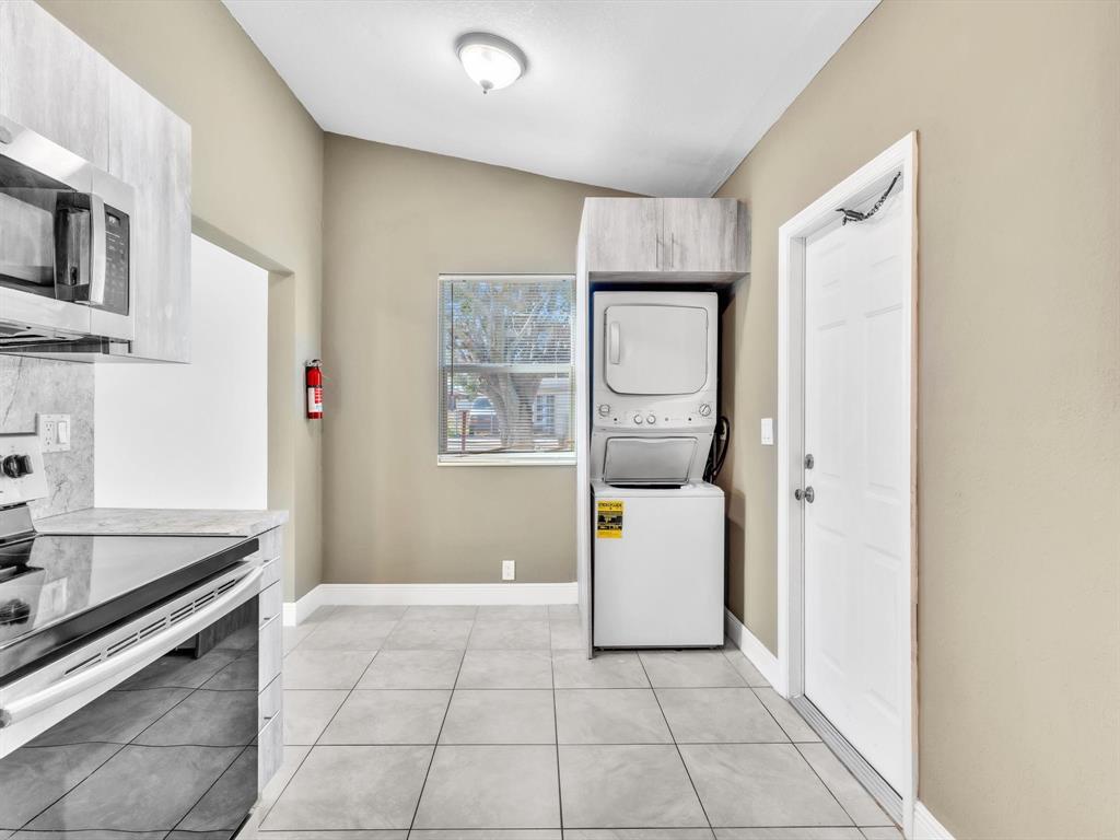 525 Northwest 10th Avenue Boynton Beach, FL 33435 - Photo 8 of 39