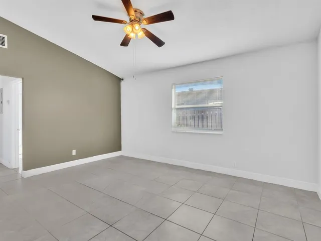 $2,300 | 525 Northwest 10th Avenue, Boynton Beach, FL 33435