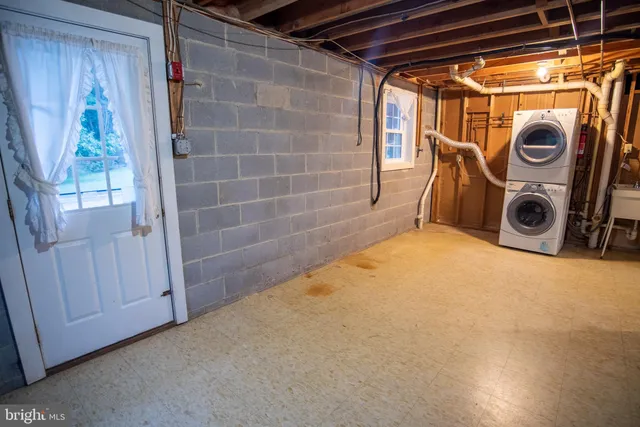 a house view with a outdoor space