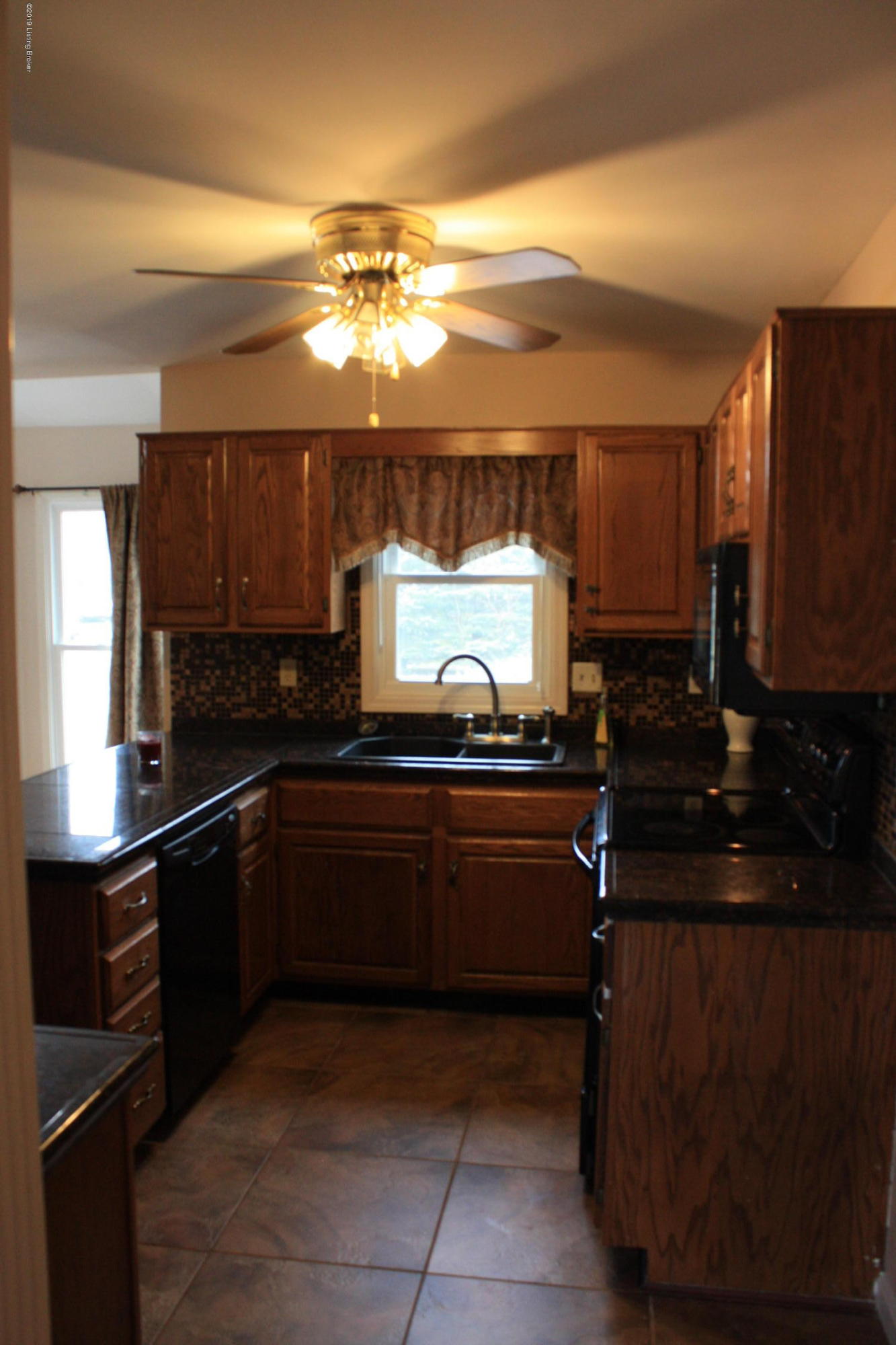 814 Moser Road Louisville, KY 40223 - Photo 14 of 39 IMG_2500