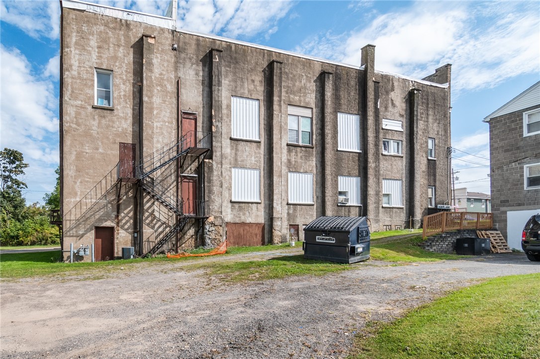 4075 Ridge Road Williamson, NY 14589 - Photo 31 of 37 Fire escape