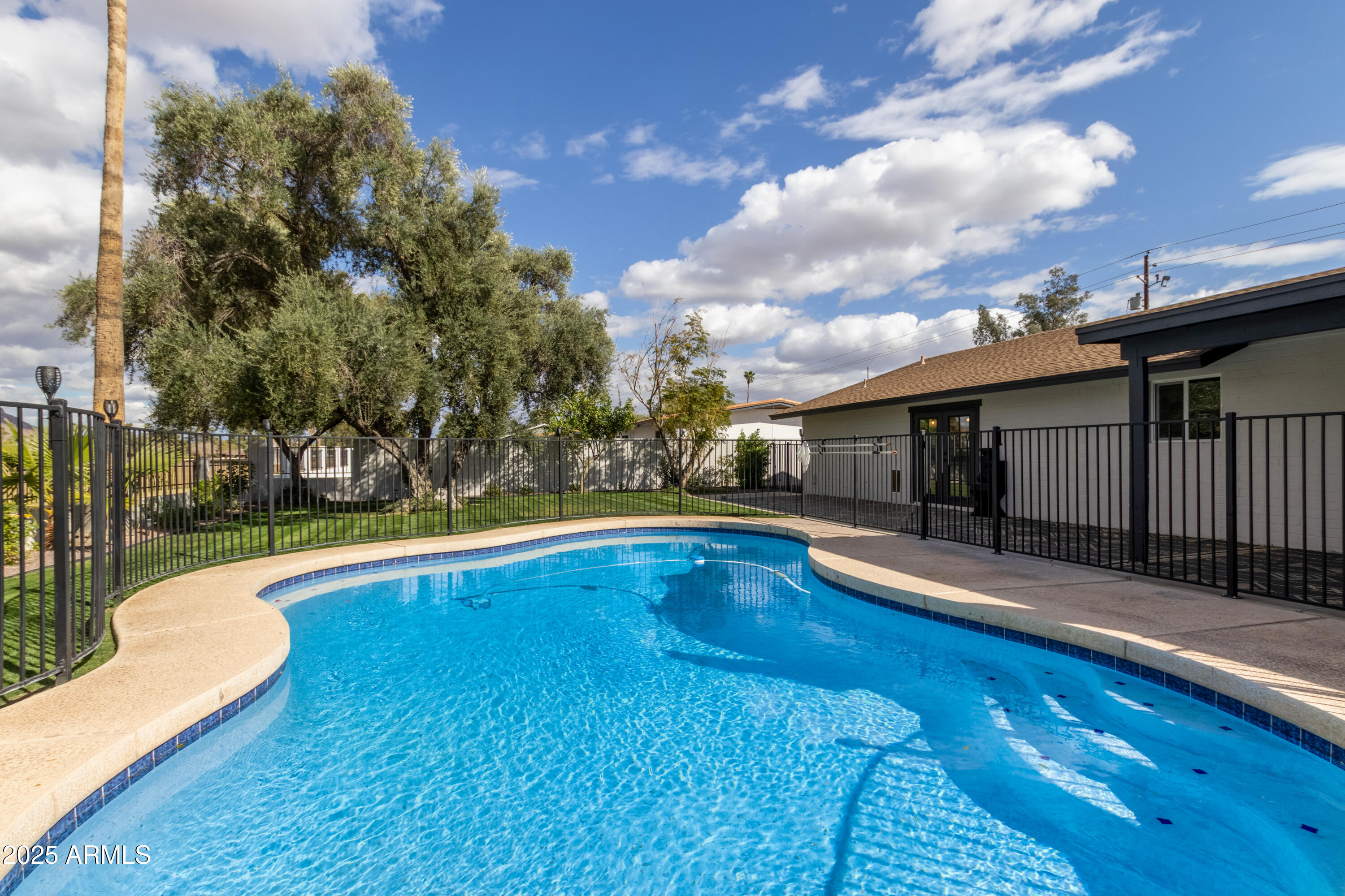 302 West Thunderbird Road Phoenix, AZ 85023 - Photo 34 of 44 a view of a house with pool and sitting area