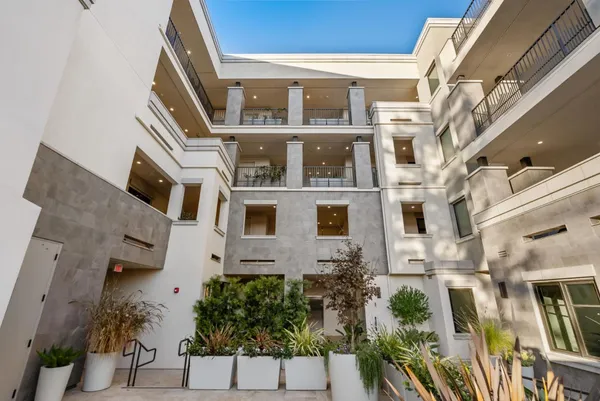 a view of a front of house with a yard