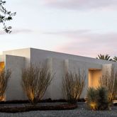 a view of a back yard