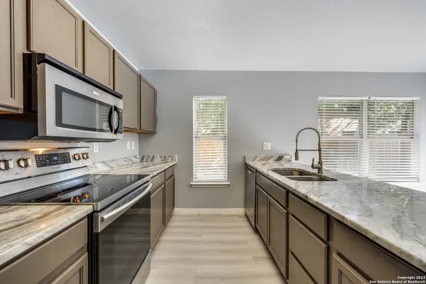 $1,699 | 22 McLennan Oak, San Antonio, TX 78240