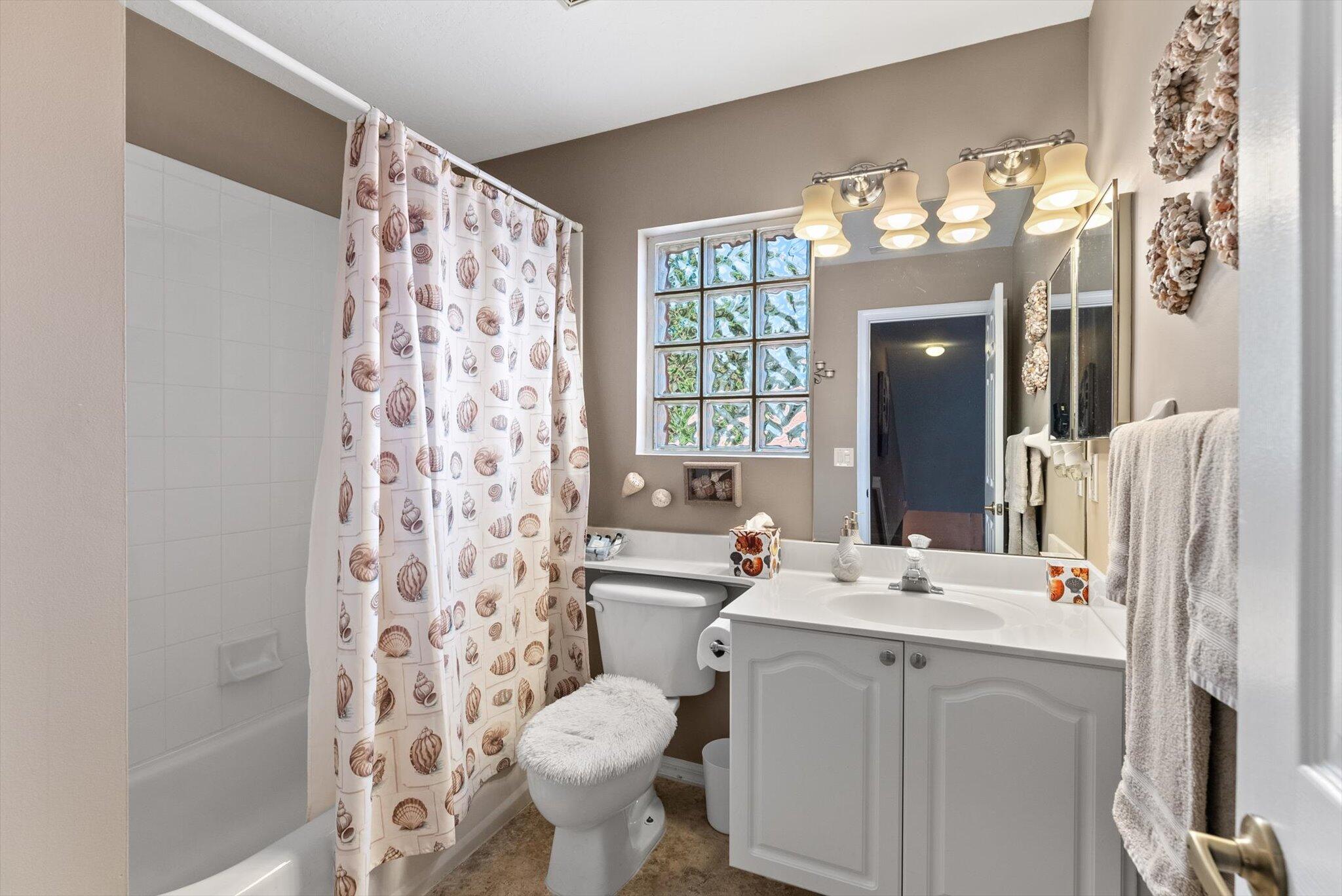 8064 Via Hacienda Riviera Beach, FL 33418 - Photo 20 of 43 23-1-35