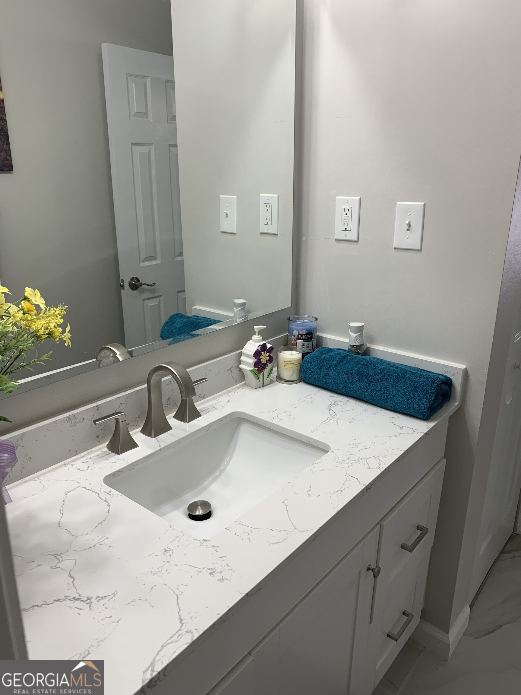 3281 Abbeywood Drive Decatur, GA 30034 - Photo 20 of 28 a bathroom with a sink and a mirror