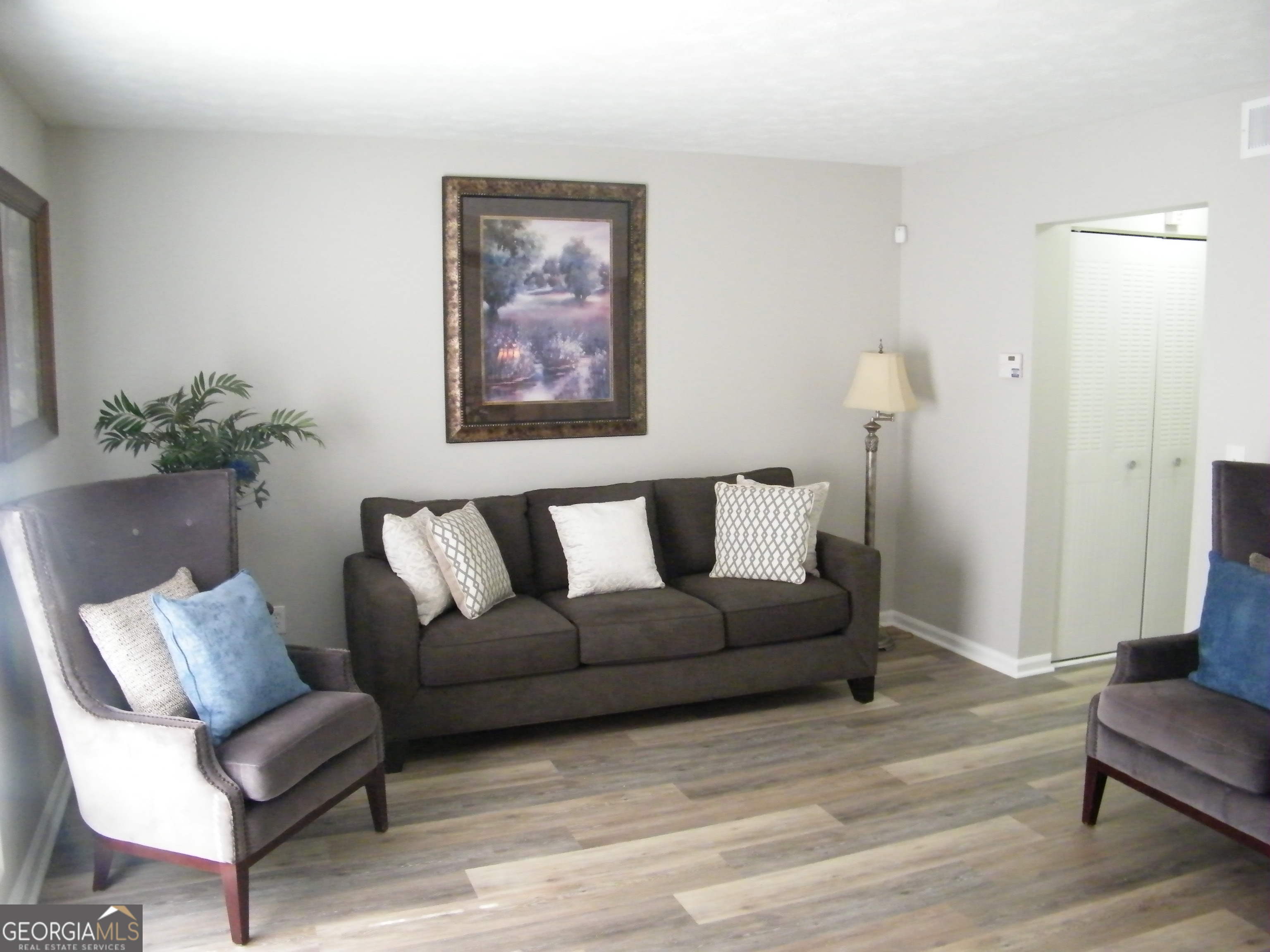3281 Abbeywood Drive Decatur, GA 30034 - Photo 4 of 28 a living room with furniture and a potted plant