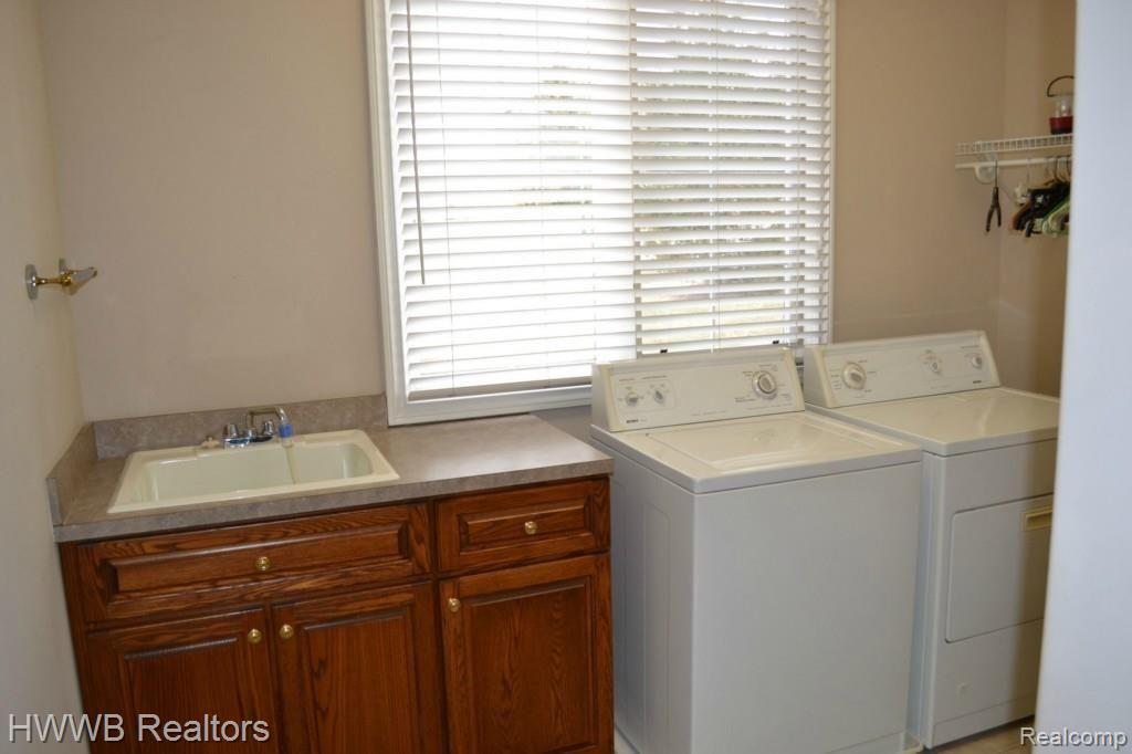 1363 Sunview Court Rochester, MI 48307 - Photo 11 of 29 Laundry Room