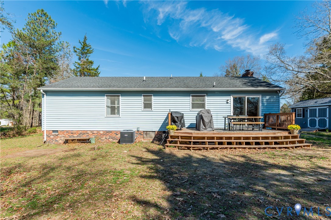 445 Poplar Road Aylett, VA 23009 - Photo 26 of 36 a front view of a house with garden