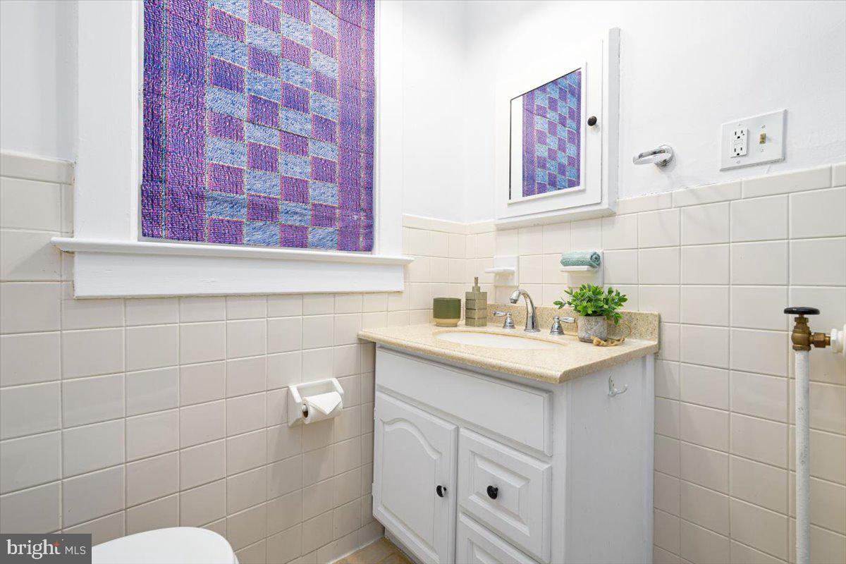 3018 Porter Street Northwest, Unit 204 Washington, DC 20008 - Photo 14 of 36