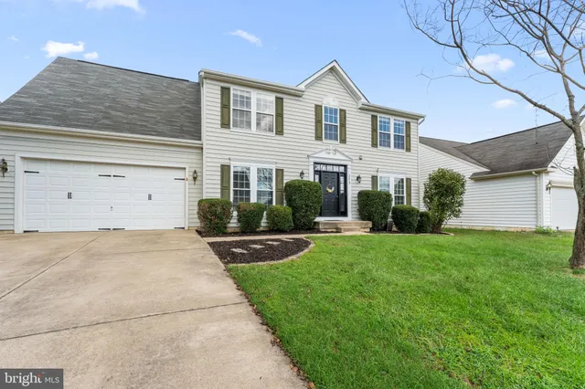 a front view of house with yard
