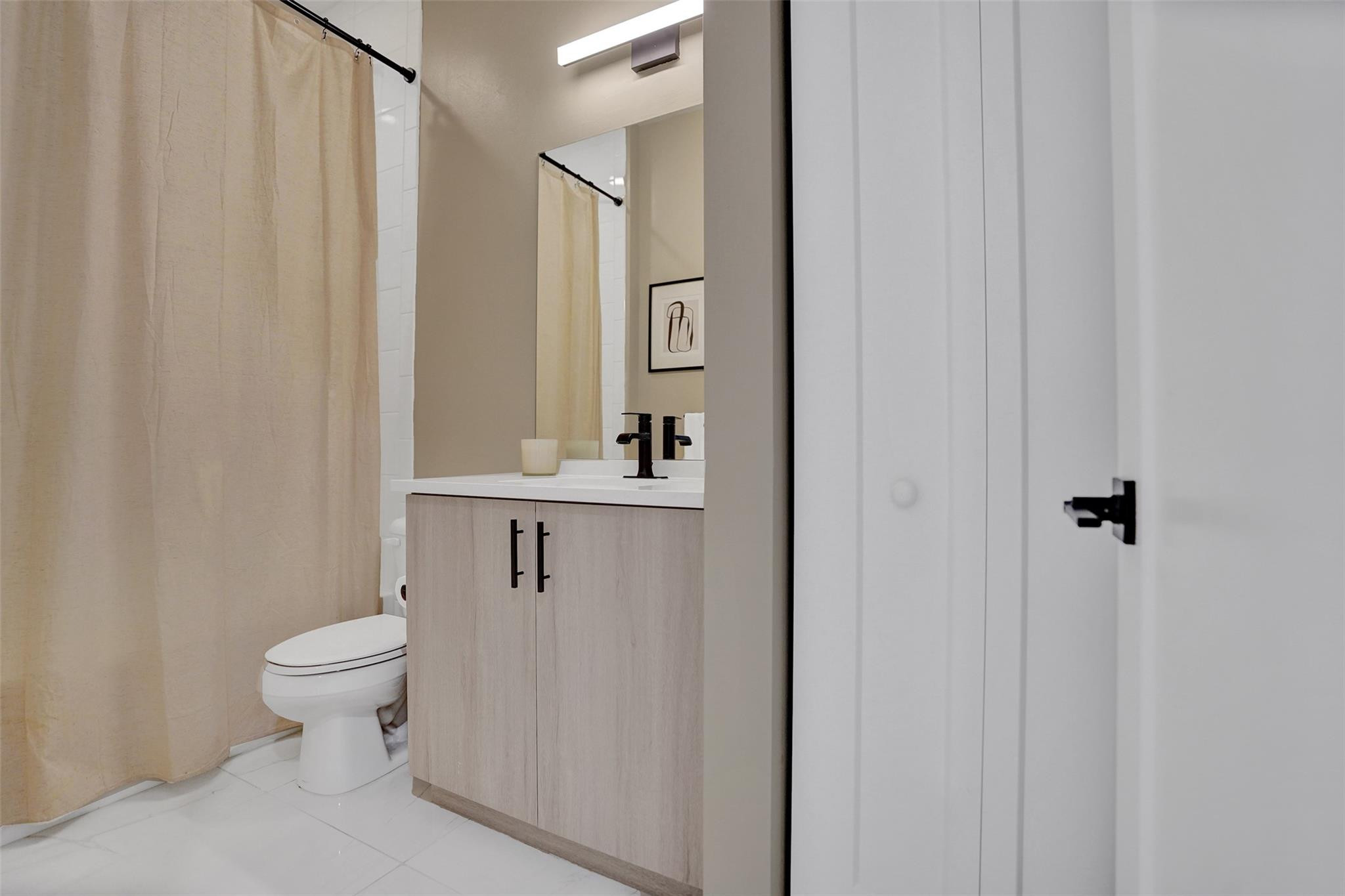 20044 Hirono Lane Boca Raton, FL 33434 - Photo 66 of 99 1st floor bathroom