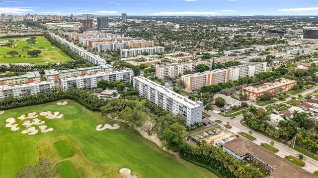 $2,000 | 1000 Northeast 14th Avenue, Unit 411, Hallandale Beach, FL 33009