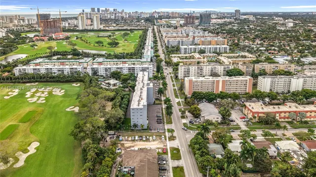 $2,000 | 1000 Northeast 14th Avenue, Unit 411, Hallandale Beach, FL 33009