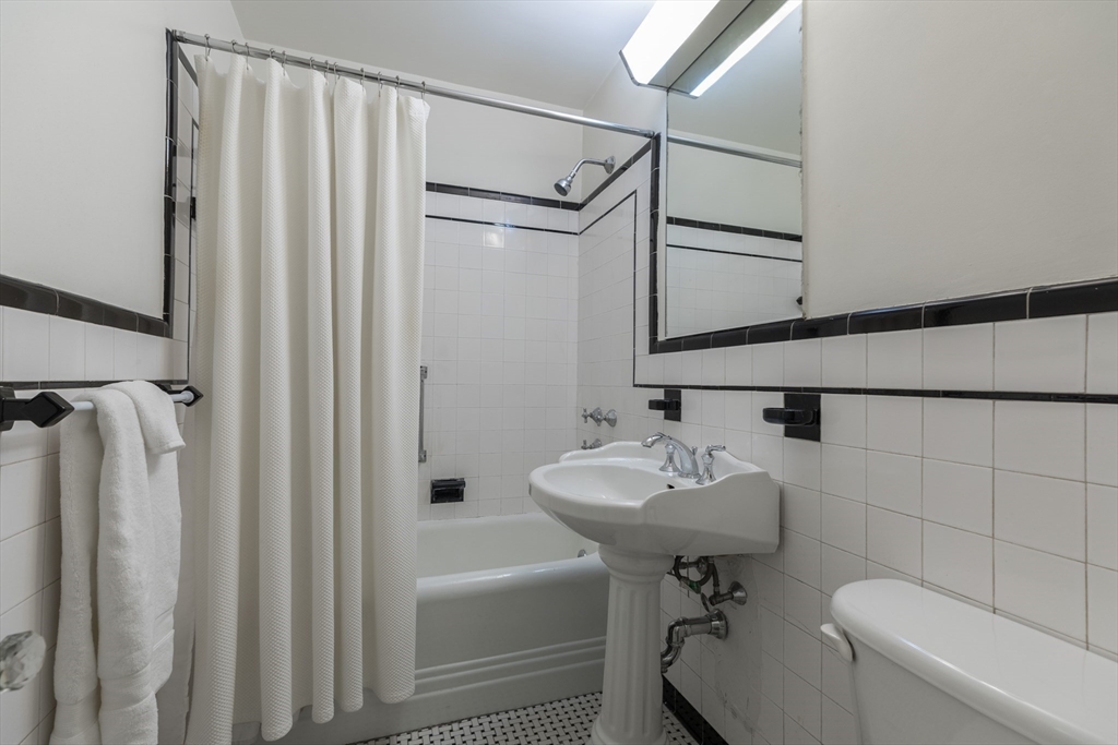 60 Commonwealth Avenue, Unit 4 Boston, MA 02116 - Photo 7 of 11