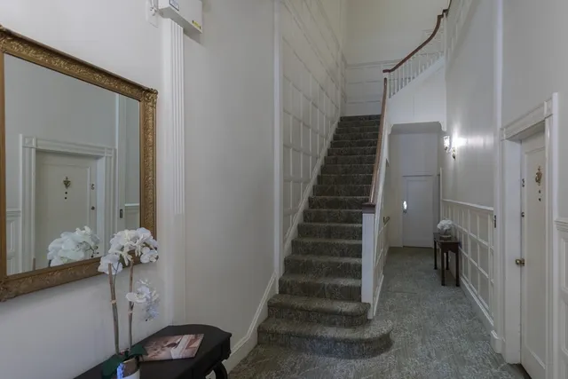 a view of entryway with livingroom