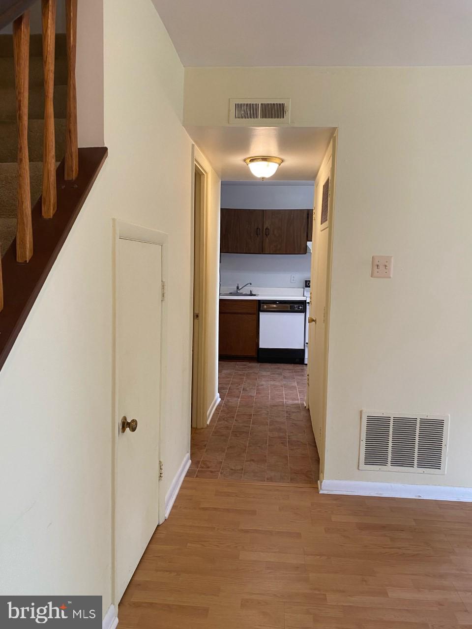 9563 Transfer Row Columbia, MD 21045 - Photo 4 of 18 entrance