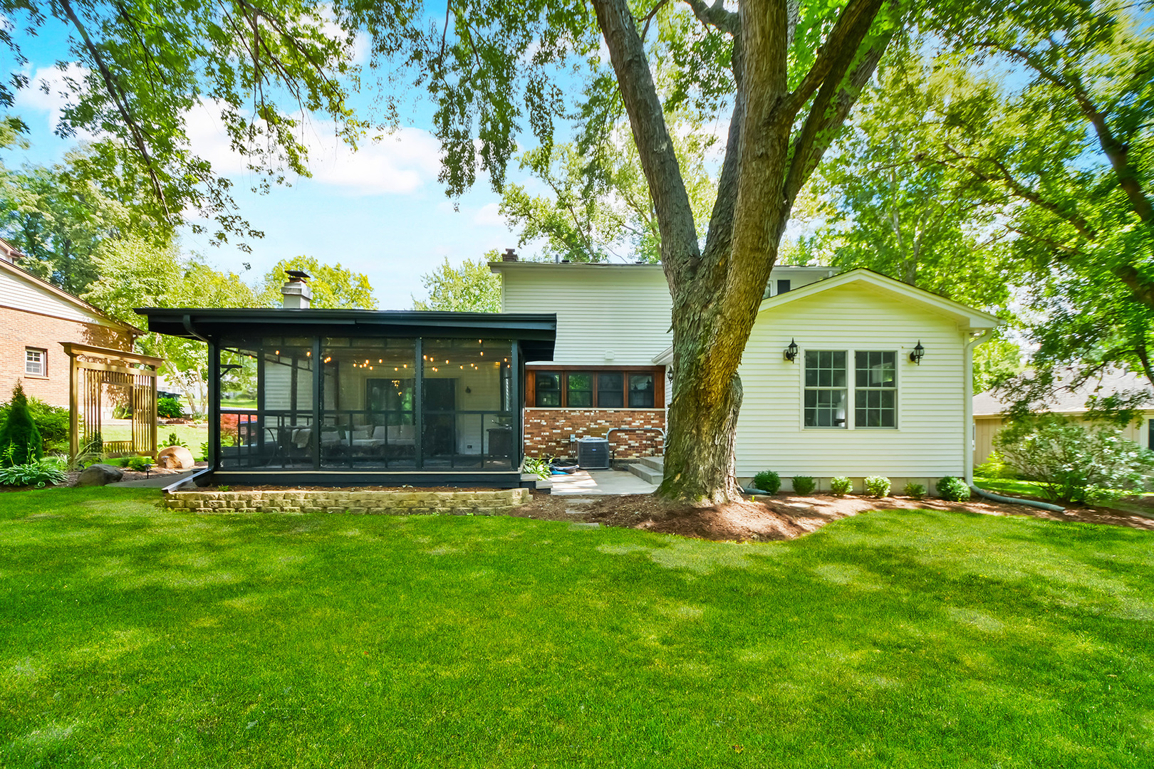 352 Windsor Lane Inverness, IL 60010 - Photo 42 of 44 Gallery Image 42