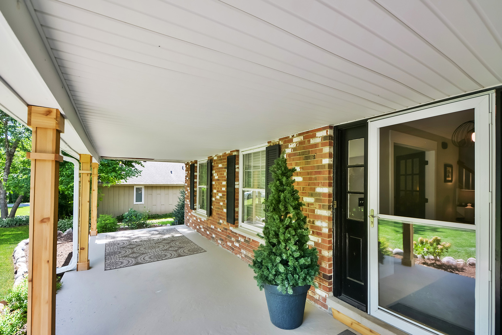 352 Windsor Lane Inverness, IL 60010 - Photo 5 of 44 Gallery Image 5
