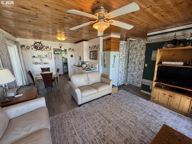 4567 Arch Street Florence, OR 97439 - Photo 6 of 33