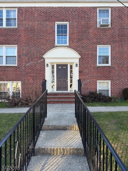 390 Morris Avenue, Unit 35 Summit, NJ 07901 - Photo 12 of 16 a view of a house with backyard and deck