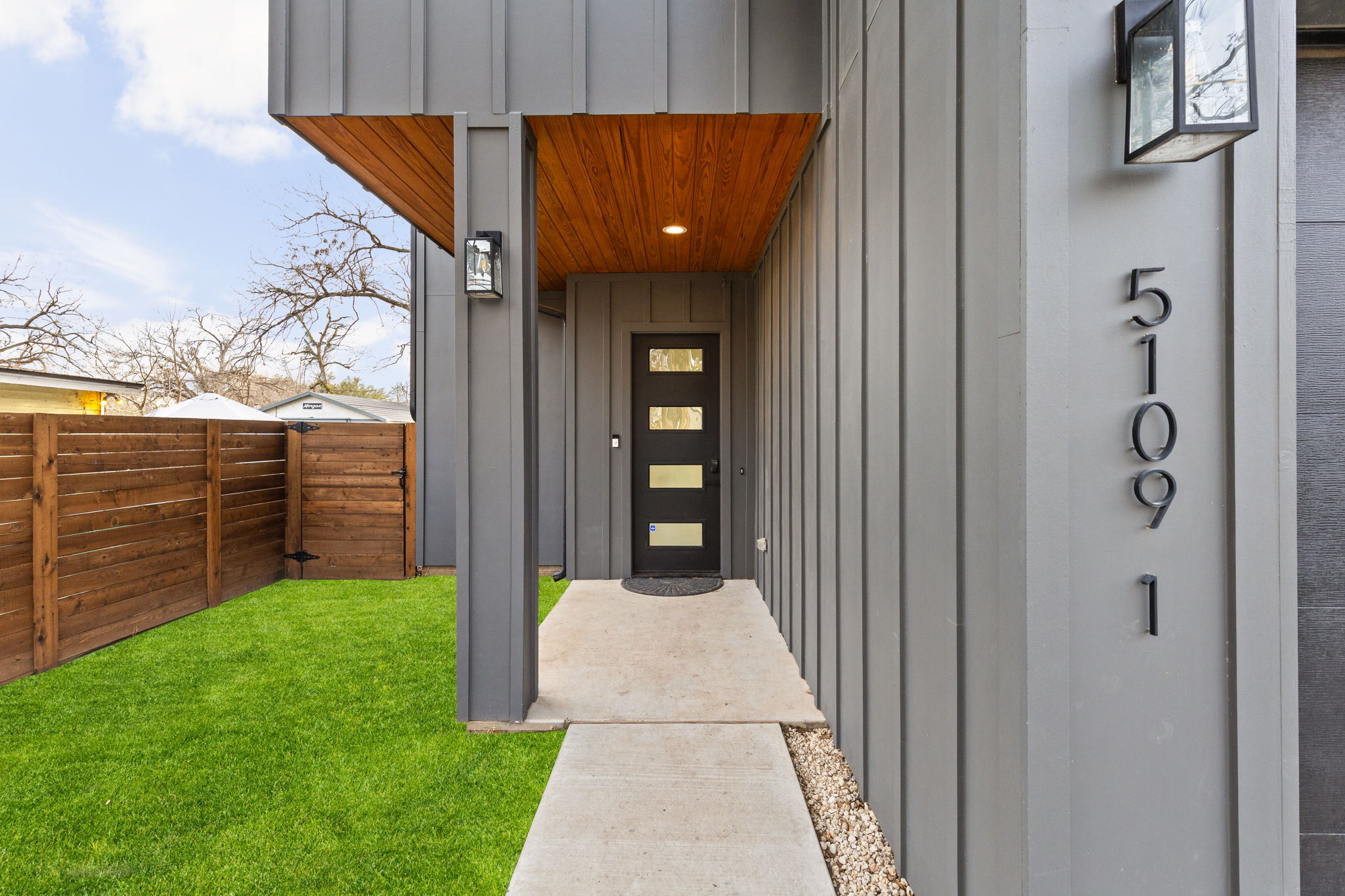 5109 Glissman Road Austin, TX 78702 - Photo 3 of 39