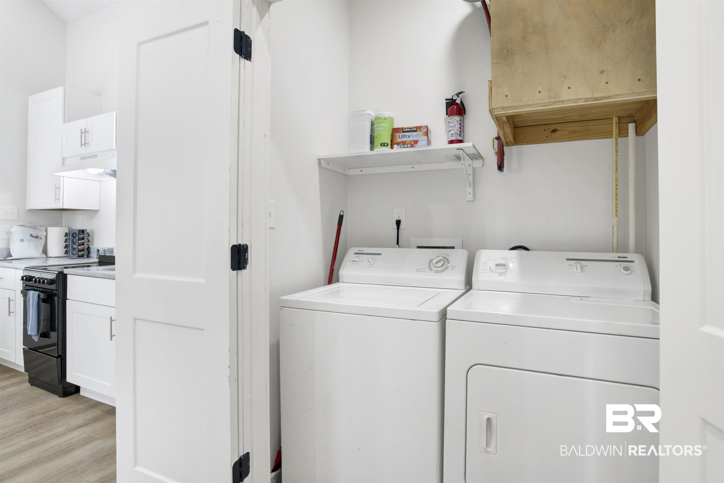 555 Congress Street Mobile, AL 36603 - Photo 20 of 27 Laundry area with independent washer and dryer and light wood-style floors