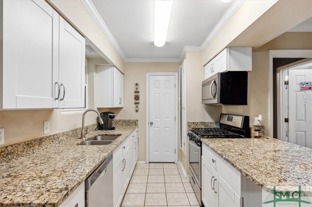 406 Tanglewood Road Savannah, GA 31419 - Photo 8 of 38