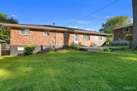 $380,000 | 2261 Eleanor Kay Drive, St. Louis, MO 63125