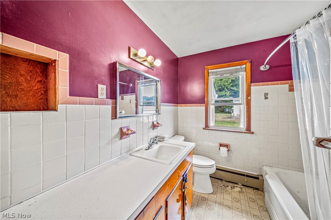 2404 Rockefeller Road Wickliffe, OH 44092 - Photo 11 of 28 First-Floor full bathroom!