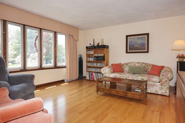 13 Burning Tree Road Natick, MA 01760 - Photo 4 of 18 Gallery Image 4