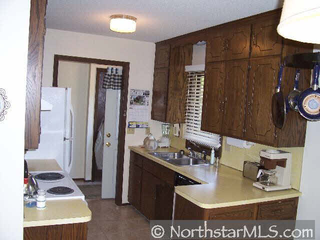 4833 Woodhill Road Minnetonka, MN 55345 - Photo 7 of 10 Gallery Image 7