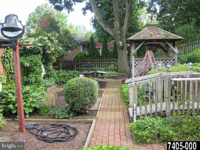 1442 Bonbar Road York, PA 17403 - Photo 4 of 21 Gallery Image 4