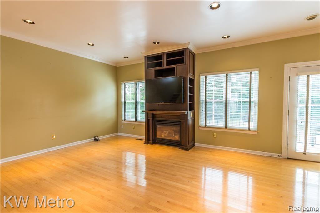 2652 Crooks Road Royal Oak, MI 48073 - Photo 5 of 22