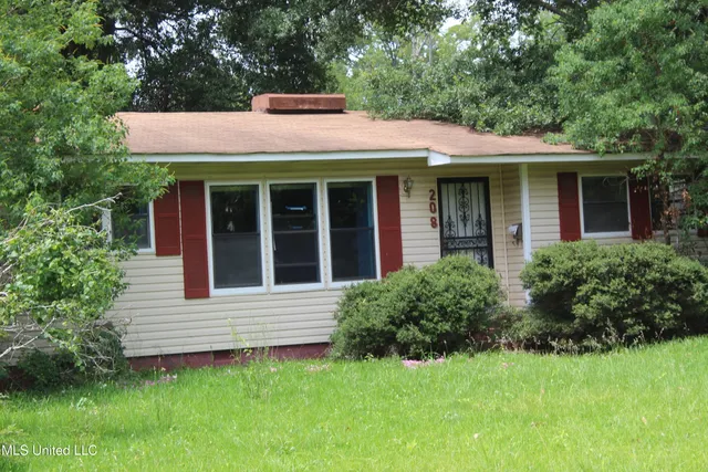 $84,900 | 208 West Monroe Avenue, Greenwood, MS 38930