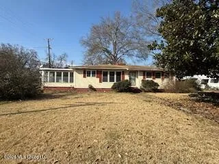 $69,900 | 208 West Monroe Avenue, Greenwood, MS 38930