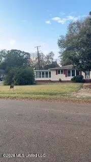 $69,900 | 208 West Monroe Avenue, Greenwood, MS 38930