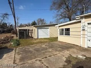 $69,900 | 208 West Monroe Avenue, Greenwood, MS 38930