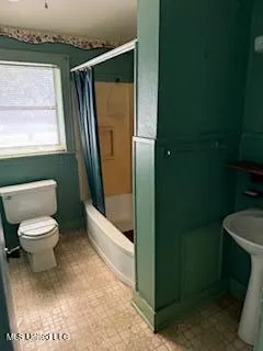 $69,900 | 208 West Monroe Avenue, Greenwood, MS 38930