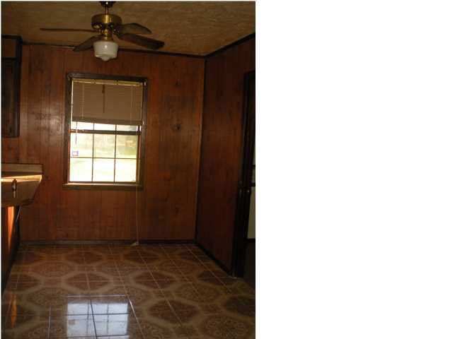 1991 St John Road Braxton, MS 39044 - Photo 7 of 14 eating area