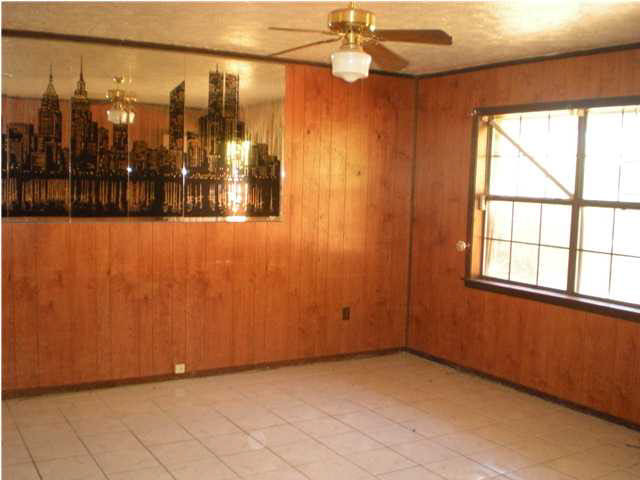 1991 St John Road Braxton, MS 39044 - Photo 8 of 14 family room